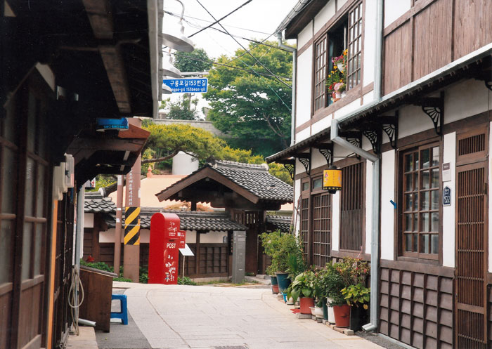 ▲ 구룡포길 143번길에 있는 옛모습 그대로의 일본인 가옥들.