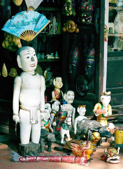 ▲ 베트남 관광지엔 인형 등의 기념품을 판매하는 가게가 흔하다.