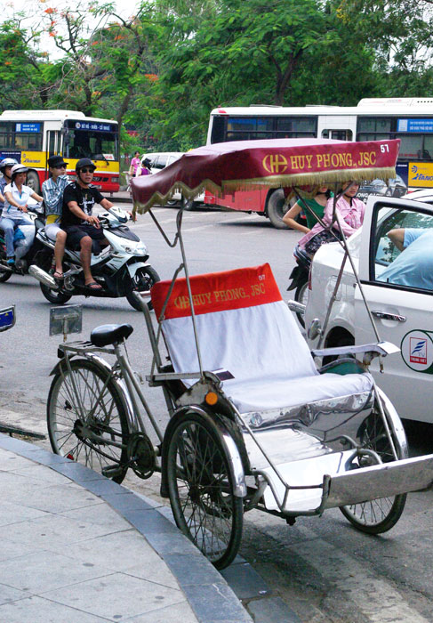 ▲ 자전거를 개조한 베트남의 운송수단 시클로.