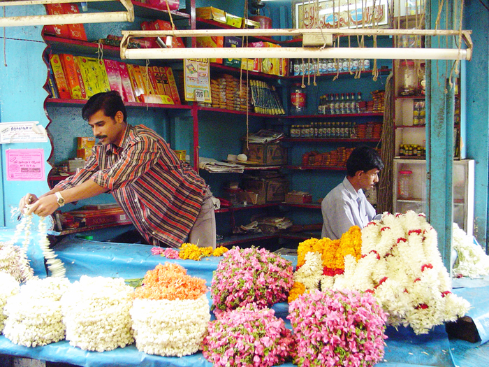 ▲ 인도의 꽃가게. 주인의 잔잔한 미소가 보기 좋았다.