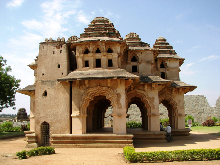 ▲ 섬세함과 미려함이 돋보이는 인도의 고대 건축물.