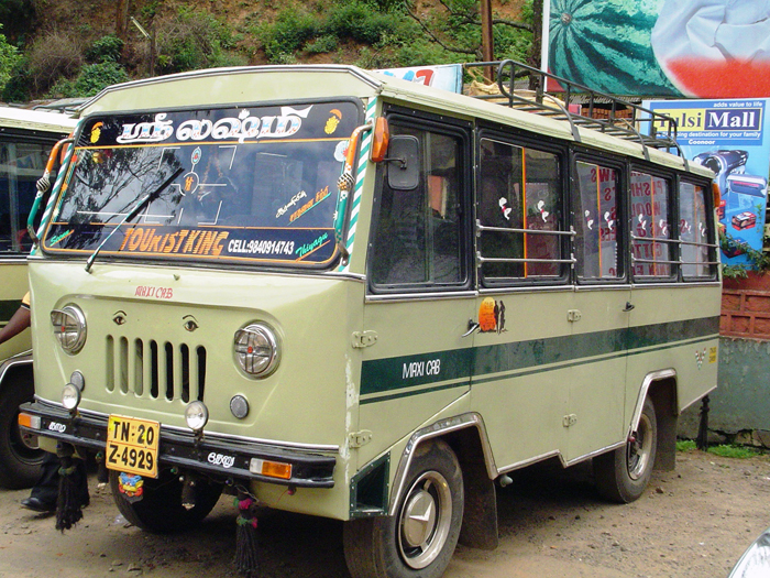 ▲ 인도 지방 소도시에서 흔히 볼 수 있는 낡은 버스.