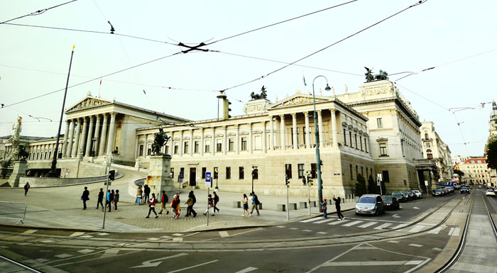 ▲ 오스트리아 비엔나의 국회의사당.