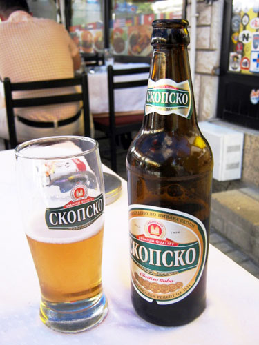 ▲ 무슬림 구역과 달리 사라예보 가톨릭 구역에선 맥주를 마시는 사람들을 어렵지 않게 만날 수 있다.