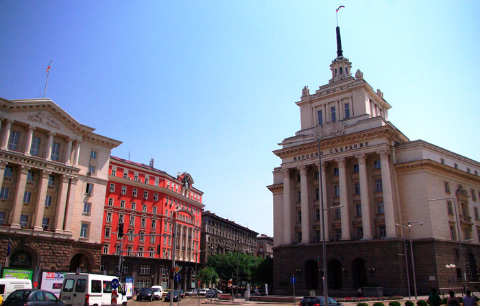 ▲ 소피아 거리. 오른편 건물이 불가리아 국회의사당이다.