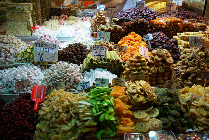 ▲ 터키 사람들은 말린 과일과 색깔 고운 달콤한 과자를 후식으로 즐긴다.