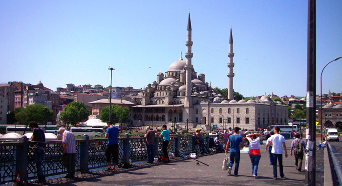 ▲ 이스탄불 갈라타 다리 위에선 친절한 터키 사람들을 만날 수 있다.