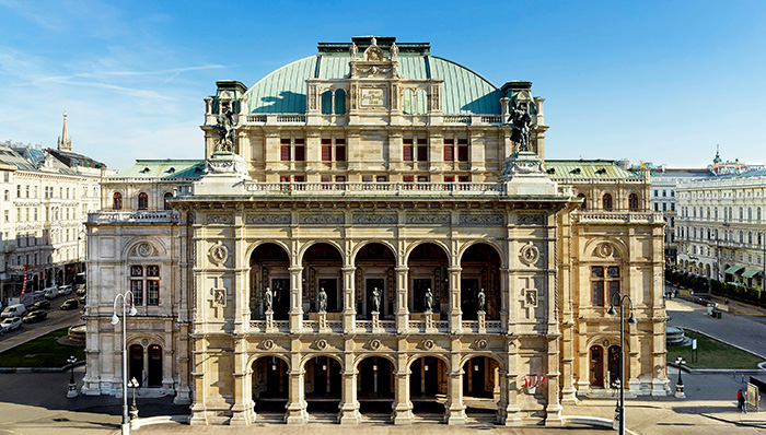 ▲ 케른트너 거리에 아름답고 웅장하게 세워진 비엔나 국립 오페라극장.