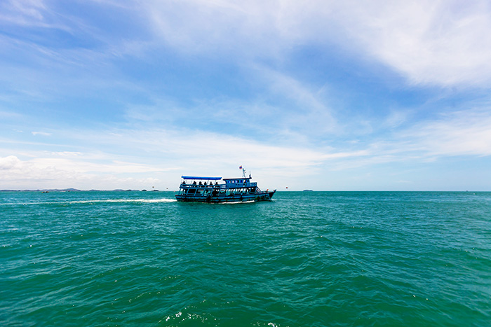▲ 아름다운 푸른 보석의 색채로 빛나는 태국 바다. 그러나, 그 바다에는 눈물도 섞여 있다.