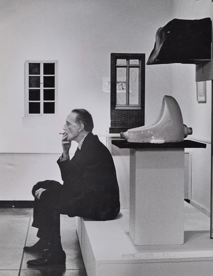 1963년 패서디나 미술관(Pasadena Art Museum)에서 개최된 회고전.  /Julian Wasser