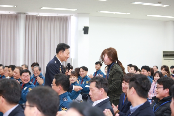 경산서를 방문한 김기출 경북경찰청장이 직원들과 격의 없는 소통의 시간을 가졌다.