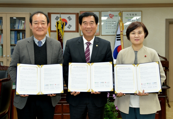 12일 경산시와 세명병원, 경북사회공동모금회가 경산시의 건강나눔계단 사업 협약을 맺었다.
