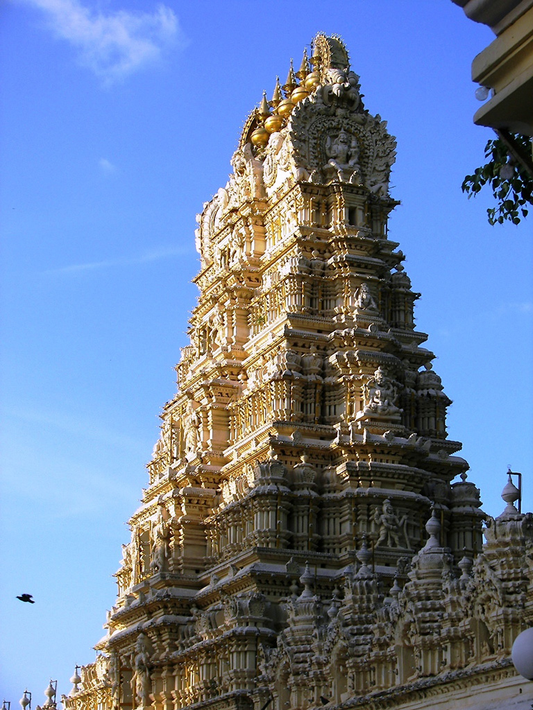 인도에는 타지마할 외에도 이슬람과 힌두 양식의 독특한 건축물이 많다.