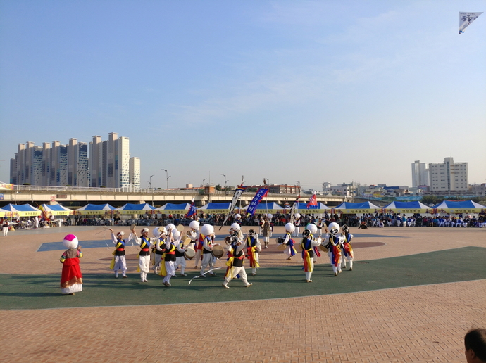 2017년 10월 25일 영천시 강변공원 일대에서 열린 제25회 경북도 풍물대축제 참가 모습.
