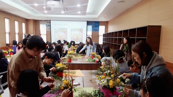 삼성현문화박물관이 제4기 학교 밖 역사이야기 중등부 프로그램으로 진행한 한국 전통정원과 원예체험.