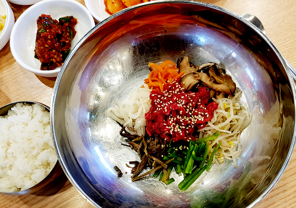 ‘예천신공항휴게소’의 육회비빔밥.
