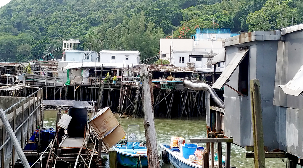 타이오 어촌 마을에 있는 수상가옥.