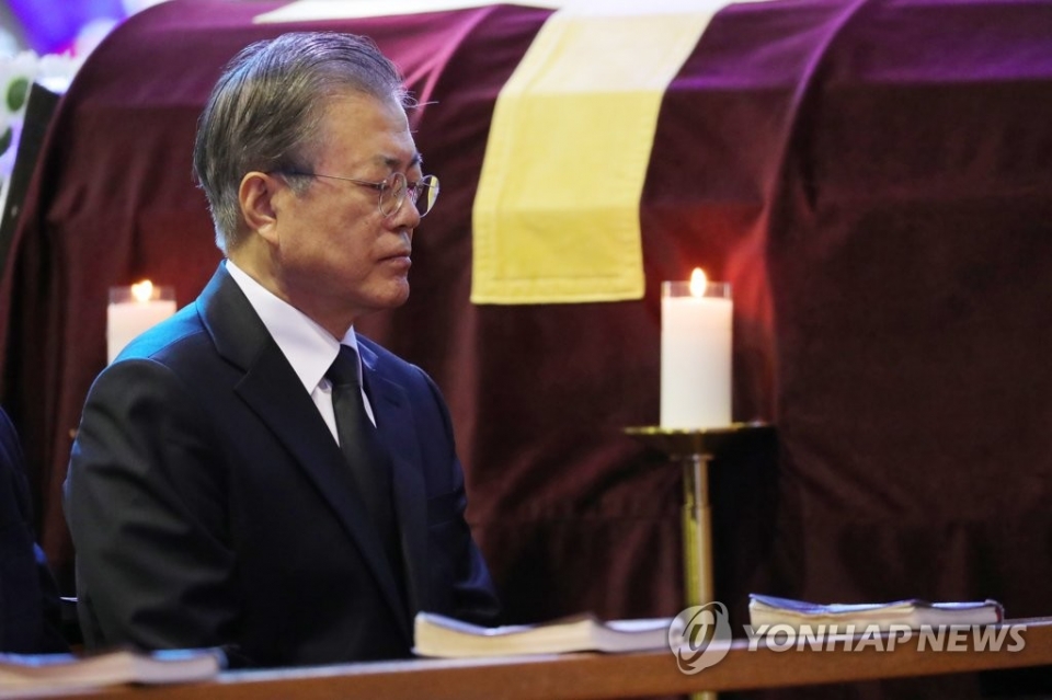 문재인 대통령이 31일 오전 부산 남천성당에서 모친 고 강한옥 여사 장례미사에 참석해 있다.
