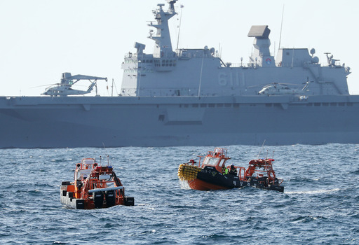 2일 오전 독도 인근 해상에서 지난달 31일 추락한 소방헬기의 구조수색 작업이 진행되고 있다.