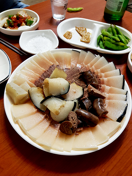 북구 장성동 ‘영주식당’의 고래수육.
