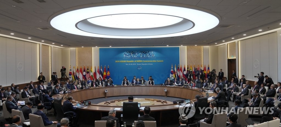 26일 부산 벡스코에서 문재인 대통령이 참석한 한-아세안 특별정상회의 1세션이 열리고 있다.