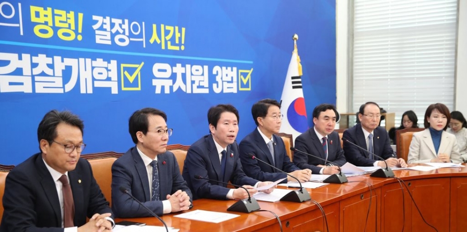 더불어민주당 이인영 원내대표가 12일 서울 여의도 국회에서 열린 정책조정회의에서 발언하고 있다.