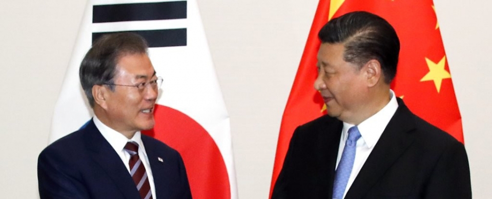 문재인-시진핑, 한중일 정상회의 계기로 회담.