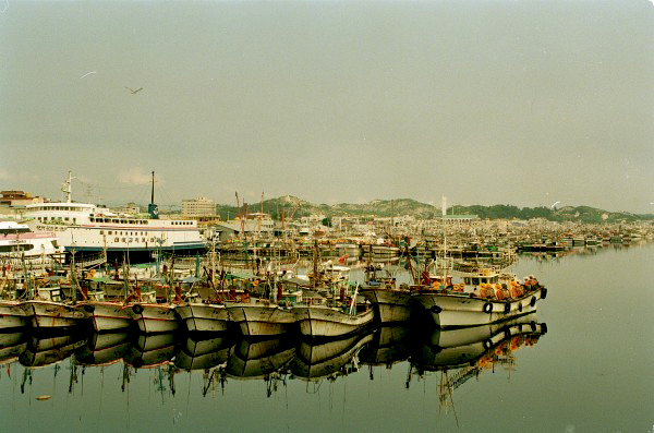 1994년 동빈부두에 정박한 선박들. 사진=포항시 제공