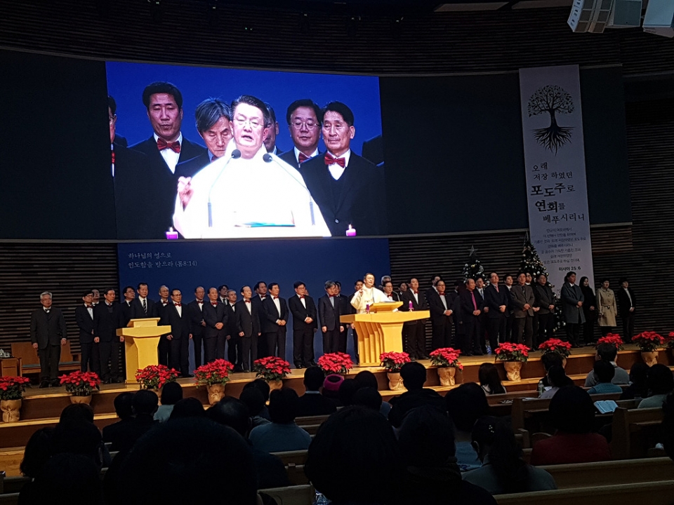 박진석 목사가 새해 메시지를 전하고 있다.