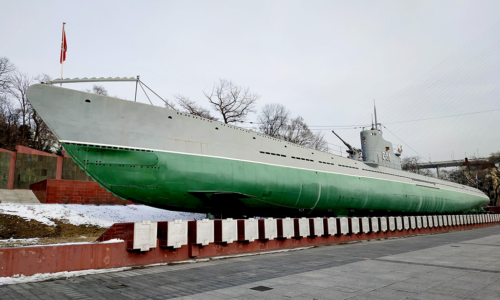제2차 세계대전 당시 활약한 S-56 잠수함을 개조한 잠수함 박물관. 내부 모습을 그대로 보존하고, 승무원들이 사용했던 물건들을 전시하고 있다.