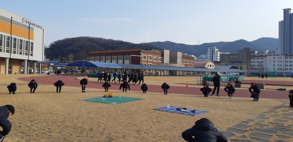 동계전지훈련 장소로 떠오르고 있는 경북체육중고에서 훈련에 열중하고 있는 전지훈련 선수들.