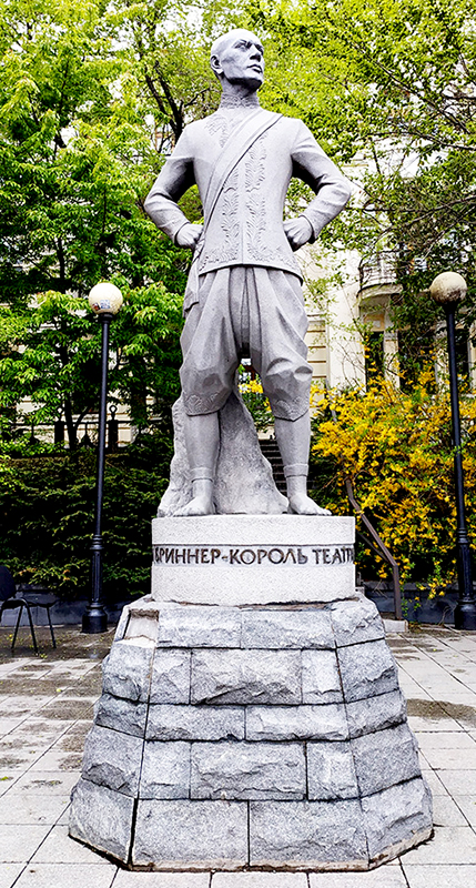 명배우 율 브리너는 블라디보스토크에서 태어났다. 블라디보스토크역 근처에 그의 동상이 있다.