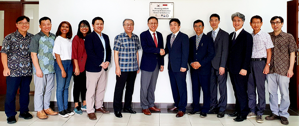 한동대학교가 최근 인도네시아 자카르타에서 ‘한동-ASEAN 창업혁신센터’ 현판식을 개최했다.  /한동대학교 제공