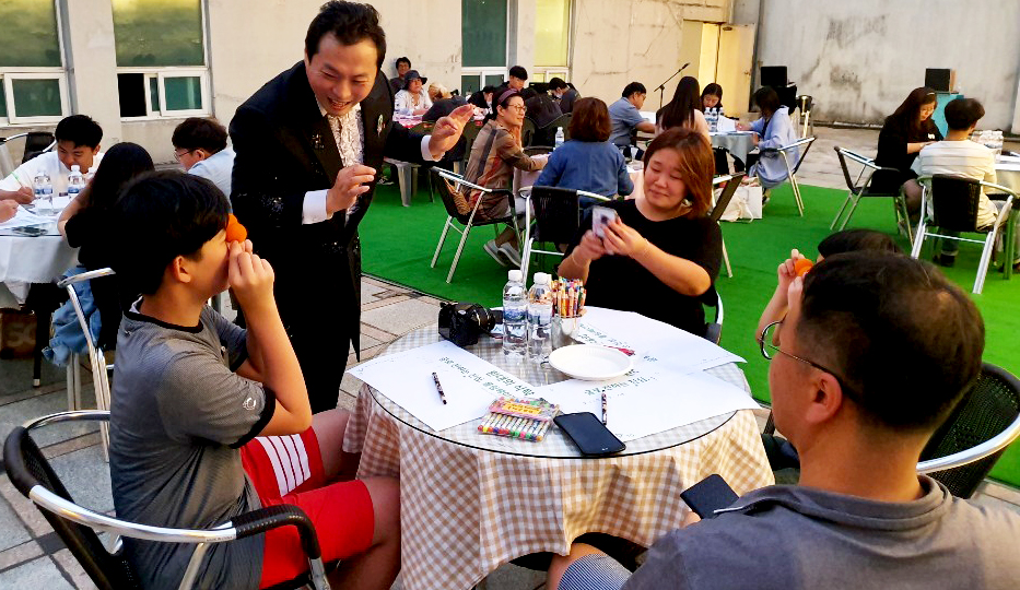 시민 참여프로그램 ‘환대의 식탁’모습.  /포항문화재단 제공