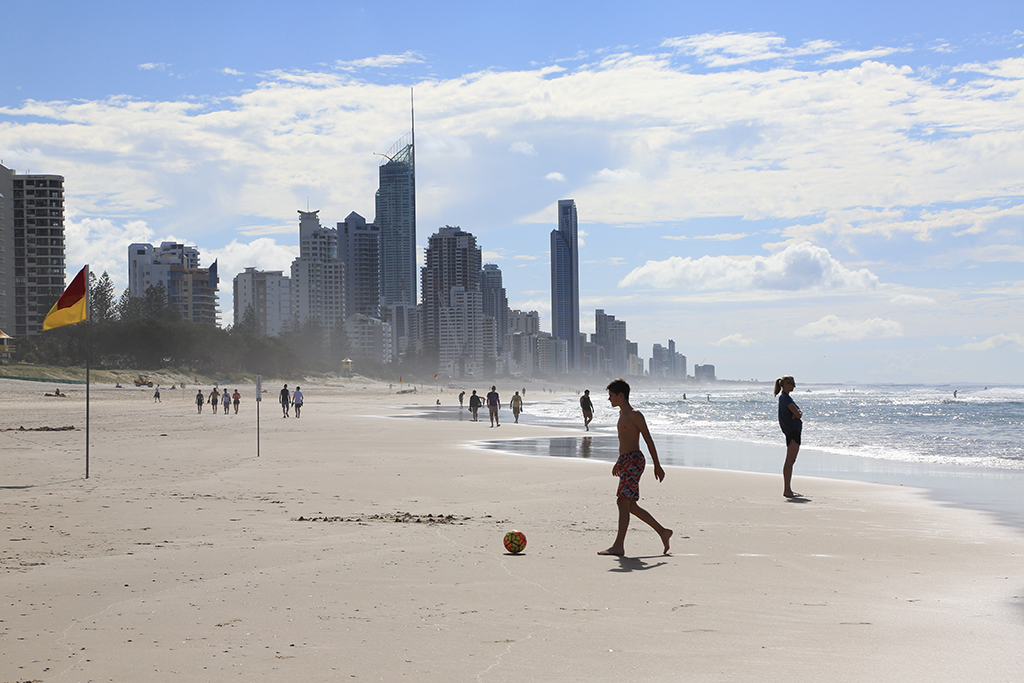 오스트레일리아 사람들의 여유로움을 볼 수 있었던 골드코스트 해변.