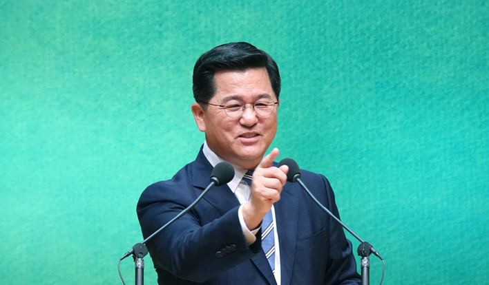 설교하는 손병렬 포항중앙교회 목사.