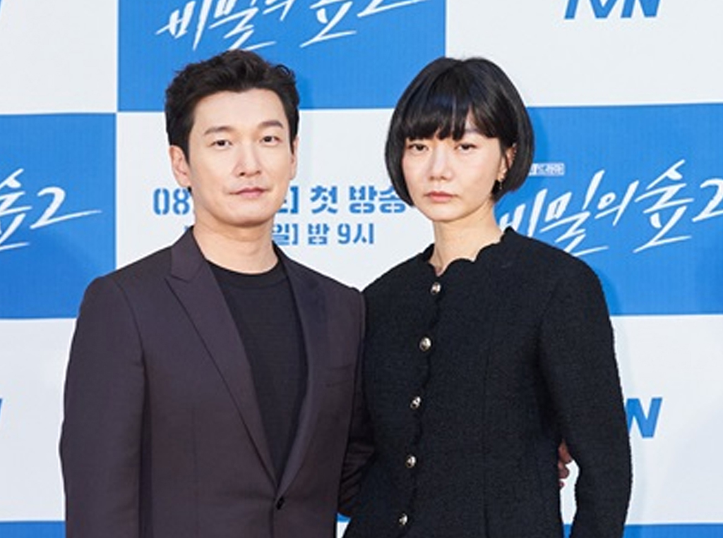 조승우(왼쪽)와 배두나. /tvN 제공