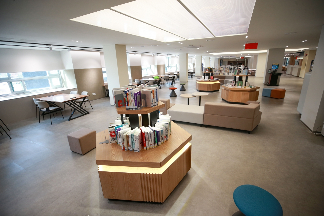 창의교육 혁신공간으로 재탄생한 대구가톨릭대 중앙도서관 2층 ‘CIC’의 모습