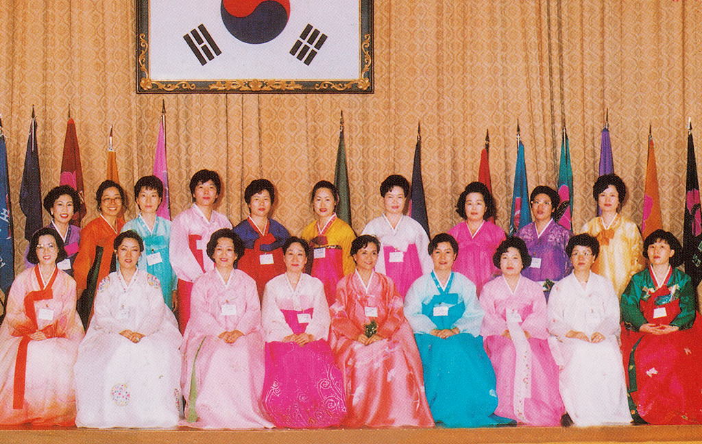 포항에서 개최된 전문직여성클럽(B.P.W) 전국대회(1994년 6월).   /포항여성사