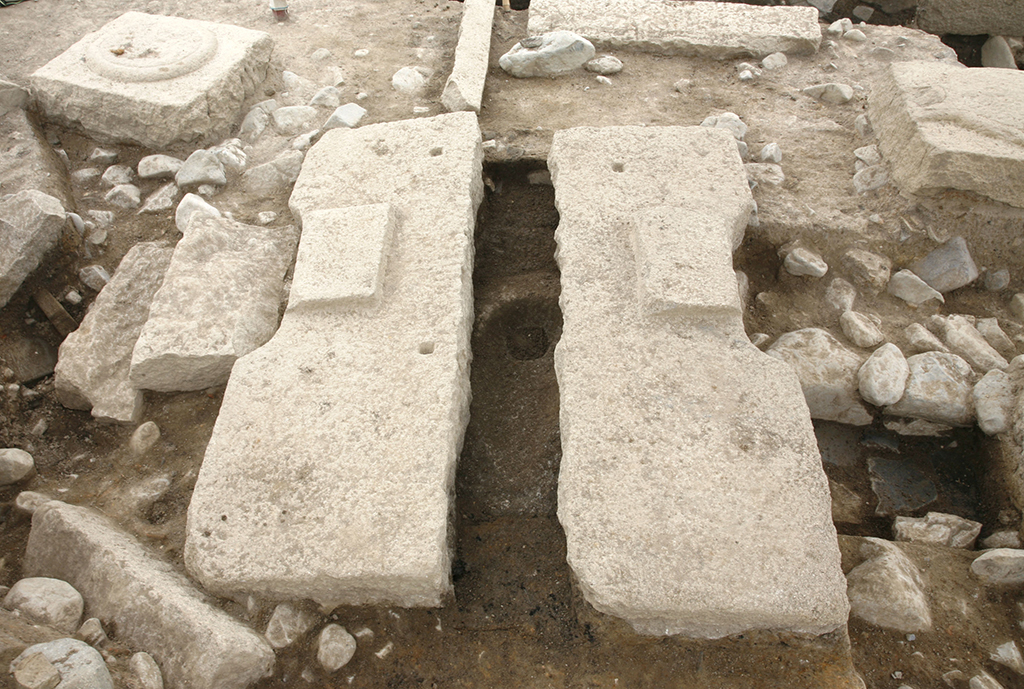 7~8세기 신라인들이 사용했을 것으로 추정되는 화장실 변기 유구.  /국립경주문화재연구소 제공