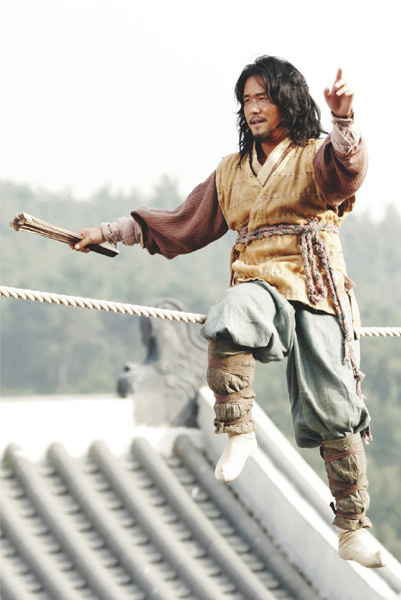 광대의 왕 장생을 연기한 배우 감우성.