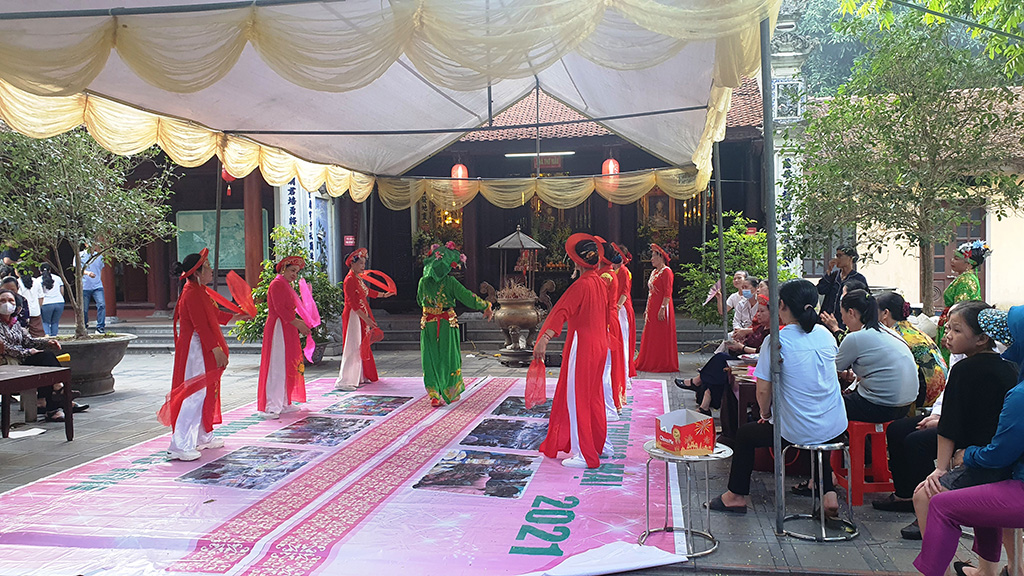 베트남 뜨선시에서 펼쳐진 ‘리 왕조’ 건국 기념축제 현장.