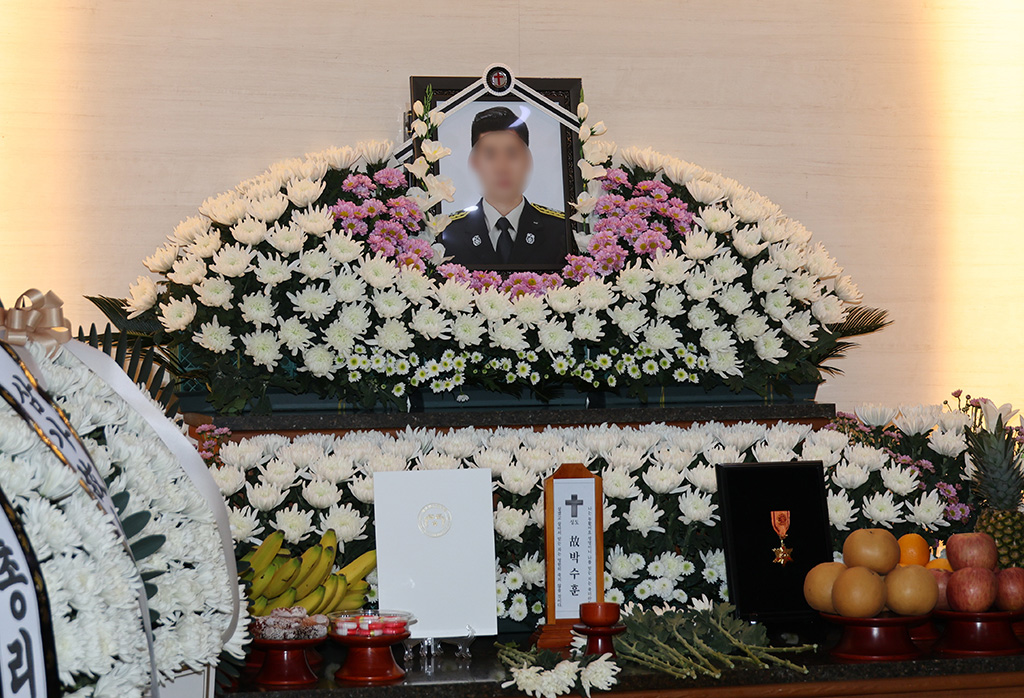 1일 문경시의 한 장례식장에 순직 소방관 박수훈(35) 소방사의 빈소가 차려져 있다. /연합뉴스