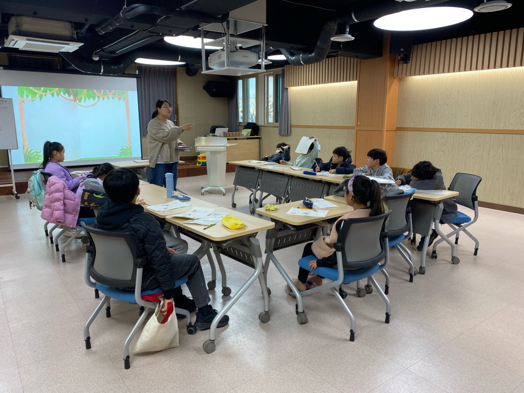 구룡포도서관에서 유아&어린이 독서 프로그램 모습. /포항시립도서관 제공