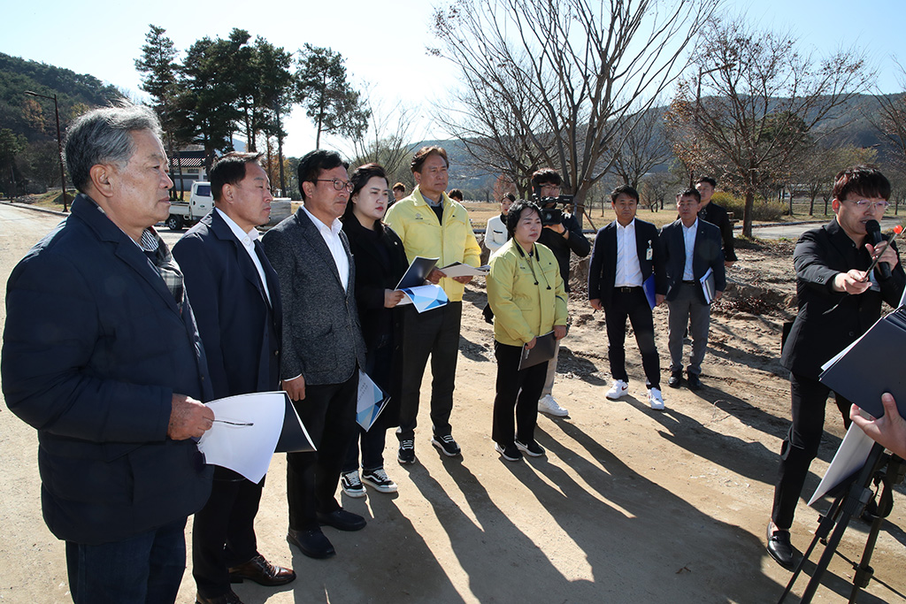 경제도시위원회 의원들의 현장방문 점검 모습.