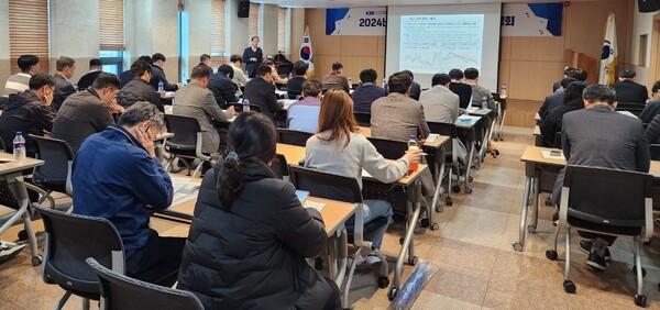 경북경영자총연합회는 지난 25일 2024년 임단협 체결 대응전략 설명회를 개최했다./경북경총 제공