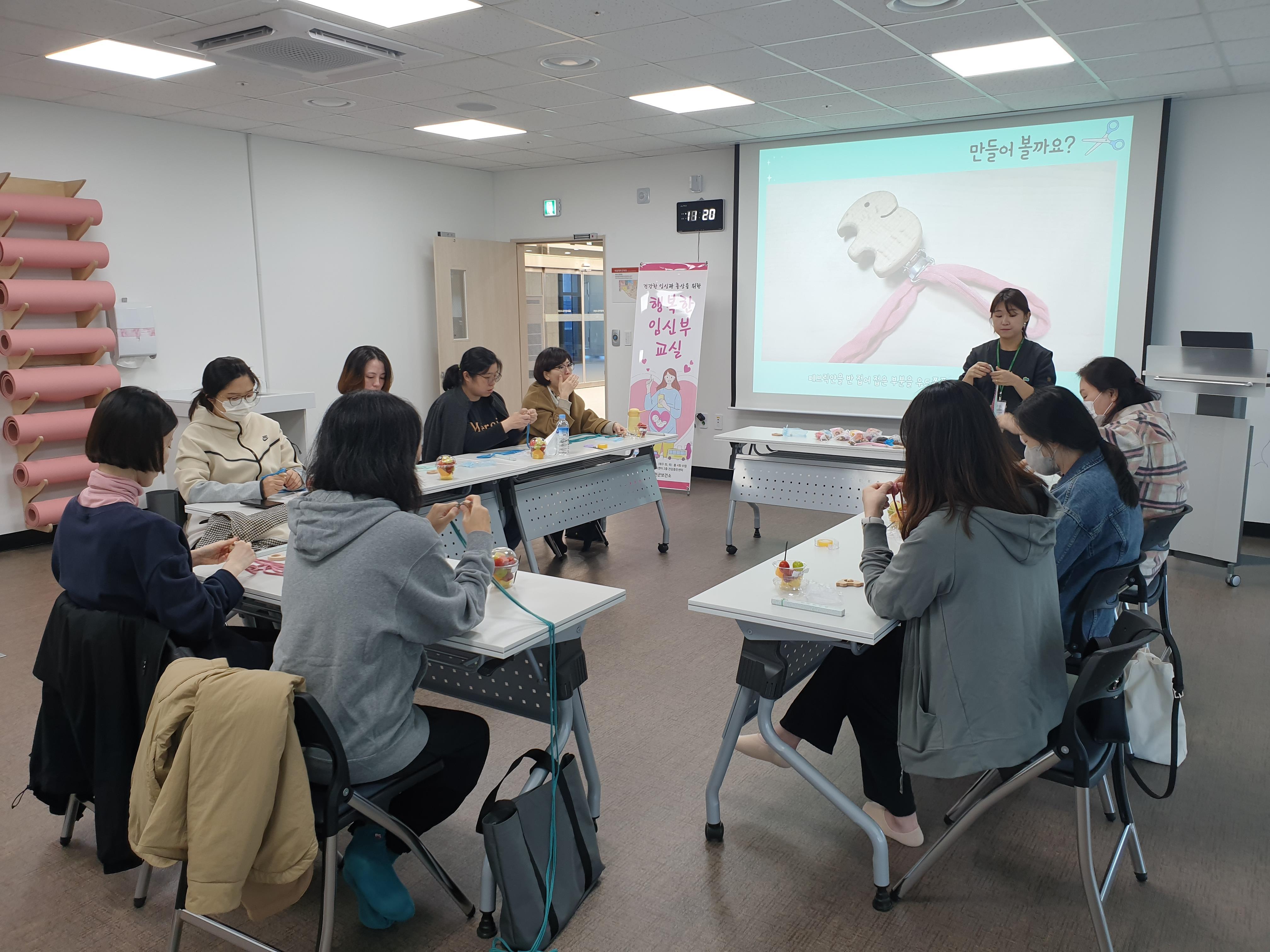 예천군 저출산 극복을 위한 행복한 임신부 교실 수업 모습. /예천군제공