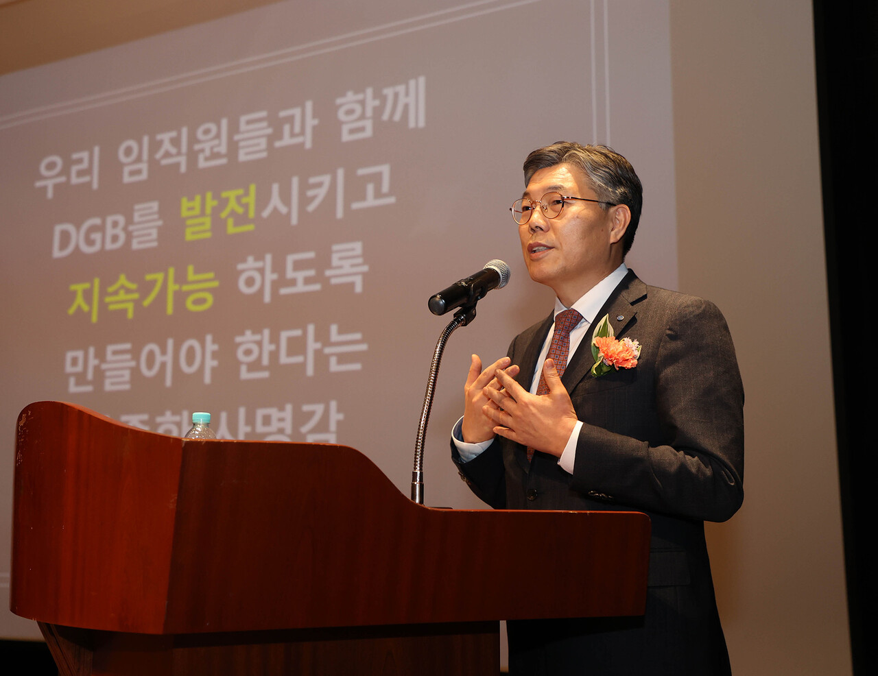 DGB금융그룹 황병우 회장이 28일 취임식에서 각오를 밝히고 있다. /대구으행제공